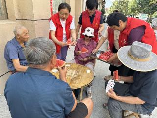 徐家楼街道徐家楼社区: 温情夏日 “瓜”分清凉