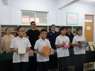 惠民县魏集镇爱心企业林小生捐赠图书，助力校园阅读文化建设
