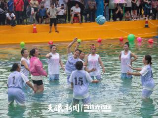 村BA翻出新花样，水上篮球真清凉，贵贵你太会了