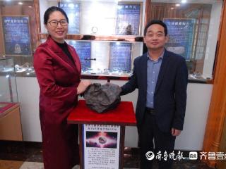 青岛故事｜收藏陨石30多年，青岛即墨夫妻把宇宙“搬”回家