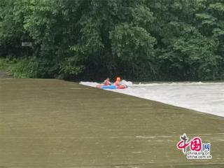 吉首：干群联动43分钟成功营救河道被困人员