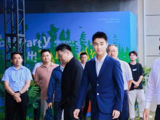 “赌王”之子何猷君现身山东，已收购王思聪旗下寰聚商业