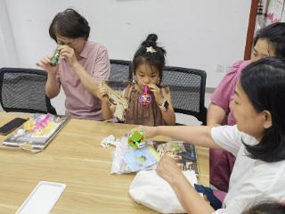 星洲湾社区开展“致敬童心 回望童年”主题活动