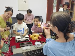 老物件在这里聚集 星洲湾社区居民“穿越”回童年