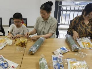 星洲湾社区：艾草飘香竹韵花艺，居民乐享指尖艺术