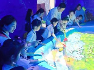 毕业季的“双份快乐”！红升萌娃探秘科技馆和帐篷派对
