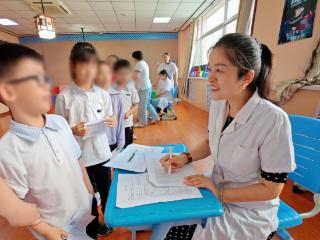 济南医院走进龙德小学开展青少年健康筛查活动
