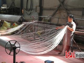 河北滦南：休渔不休工 赶制渔网迎开渔