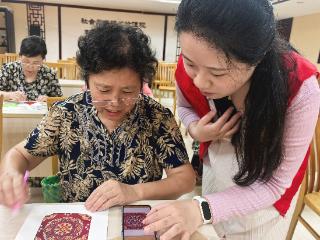 “乐在沙洲”非遗宋锦珍珠画 “学在沙洲”校外实践映童心