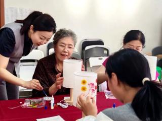 环翠楼街道里的“手工DIY”，一针一线都是幸福的味道