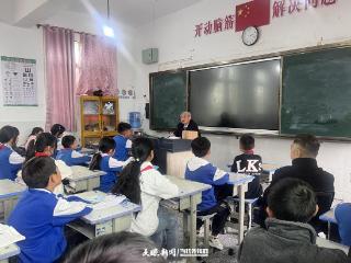 清镇市卫城镇“五老”宣讲团开展红色文化进校园宣讲活动