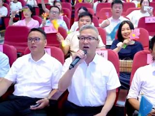 一曲《朋友》破千万播放量 阜阳一高校院长毕业典礼献唱引爆网络