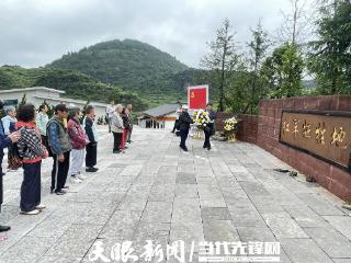 省科技厅机关离退休党支部开展“传承红色基因 重走长征路”主题党日活动