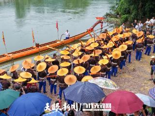 独木龙舟闹千年 非遗燃情最台江