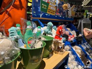 果然财经丨海鲜类玩偶“上岸”！特色文创产品走出“青岛范”