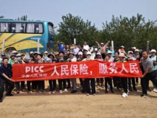 人保寿险烟台中支开展“桑葚采摘+金融教育”宣传活动