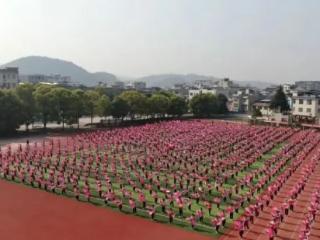 两千学子舞动“大课间”！思南土家花灯的青春表达