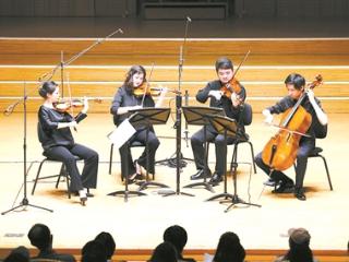 在音乐上追求高度 在形式上走近观众 琥珀四重奏 走过20年