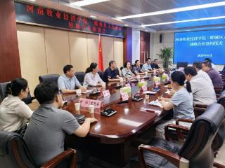 河南牧业经济学院与郾城区人民政府签订战略合作协议