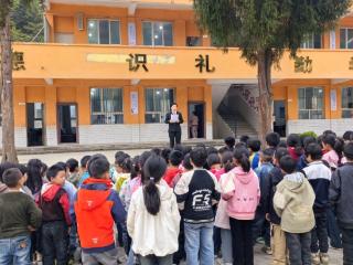 七星关区：“三防”普法护航青春