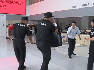 张湾卫健开展防暴恐和消防安全应急培训演练活动