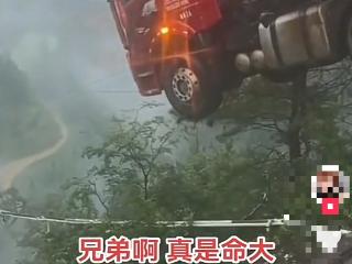 对话贵州垮塌大桥救援队员：当时正往榕江增援，碰巧跟在事故货车后面