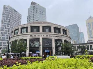 价格战顶不住？星巴克中国寻求接盘侠，估值超50亿美元