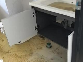 壹点帮办丨新房还没住就遭粪水浸泡，近十万损失谁来承担？