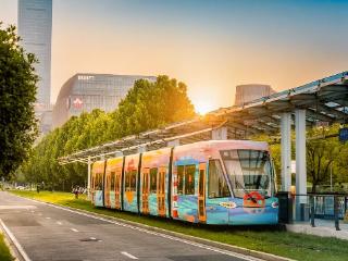 全国首列！南京公交有轨电车“场景咖啡厅”建邺开驶