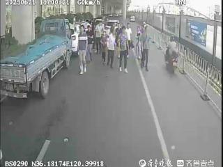 追踪·凡人歌丨最美身影！青岛街头抬车救人，你们在哪里？