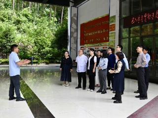 省律师协会劳动与社会保障法专业委员会到乌当区老年大学开展法律咨询活动