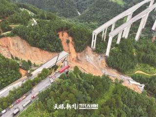 “明白人”敲着钢盆大喊：赶紧出门！山体滑坡导致厦蓉高速猴子河特大桥引桥垮塌，附近村民及时转移无一伤亡