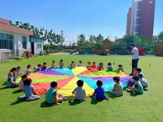 东营市东营区文汇街道中心幼儿园开展”活力绽放，快乐成长“体能活动