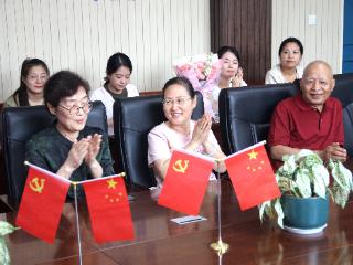 倾心血育满园桃李 享荣休品岁月悠然——东营市胜利第六中学举办退休教师荣休座谈会