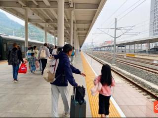贵州沿河||简焕如：带着5岁女儿千里支教情动山乡