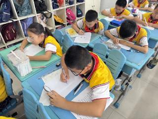 智源小学开展“我的自画像”主题绘画活动