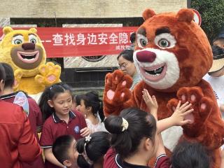 济宁太白湖新区许庄街道鹿港社区开展“趣味宣讲进社区 邻里齐聚学应急”安全教育活动