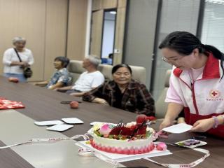 “聚在沙洲”情暖社区生日会“学在沙洲”校外实践欢乐多