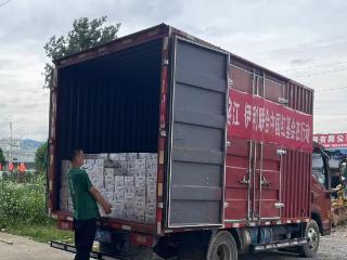 洪水冲不垮的温情！伊利首批营养物资送进榕江