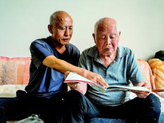 98岁抗战老兵回忆峥嵘岁月，“不能掉队”4个字已然融进血液里
