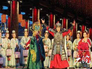 2025全国新兴主流媒体巴中行 恩阳船说大型情境夜游演出璀璨上演