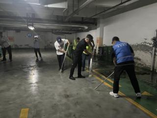 济阳街道财工街社区开展清洁地下空间专项行动