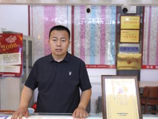 党员先锋岗上的福彩坚守者： 点亮夜市公益微光
