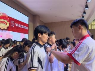 山东省淄博市第十中学隆重举行2024-2025学年度新团员入团宣誓仪式