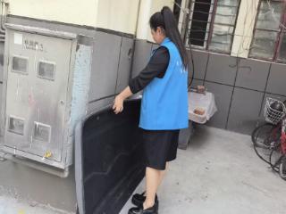 济阳街道南门社区开展公共区域杂物清理专项行动