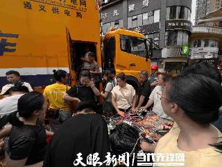 一辆辆应急发电车让 “失联” 的牵挂重新 “满格”
