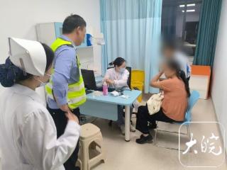 婴儿呼吸困难赶往阜阳就医 交警紧急协助入院