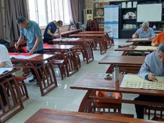 翰墨飘香润银龄 淞源社区书法课堂传雅韵