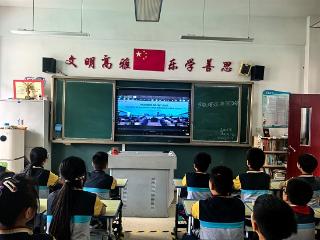临沂金盾小学观看节能降碳专题宣讲活动