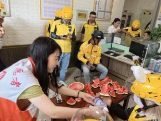 中行日照分行组织“银社联动递暖意，‘骑’遇清凉沁心间”活动